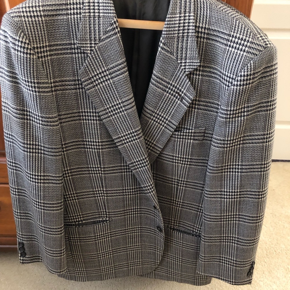 Men's sport coat size 42 reg. 100% wool.